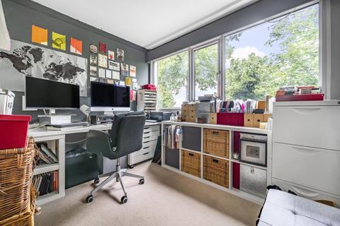 33 Broadlands Avenue, Chesham, HP5 1AJ