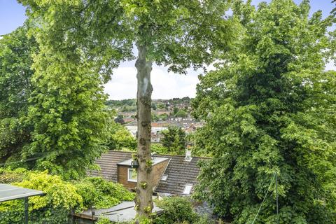 33 Broadlands Avenue, Chesham, HP5 1AJ