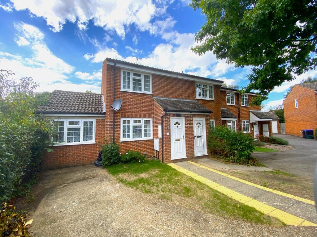 Englefield Green, Egham TW20 3 bed semidetached house for sale £475,000