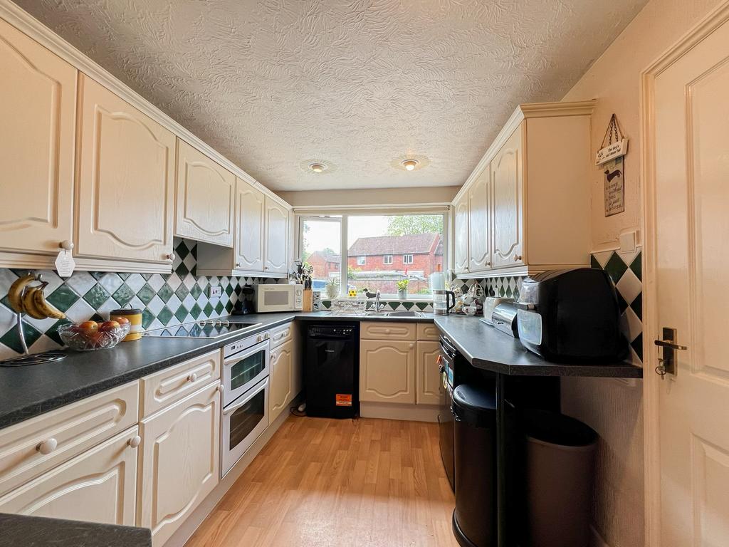 7 Westbury Close   kitchen