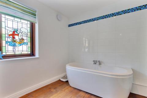 Newbery Lodge Valley Road, Fawkham, Longfield, DA3 8NA