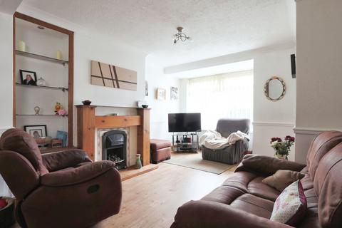 4 bedroom end of terrace house for sale, Sutton Road, Hull, HU6 7DP