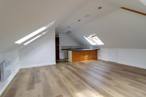 Studio to rent, Howsell Road, Malvern Link, WR14 1TF