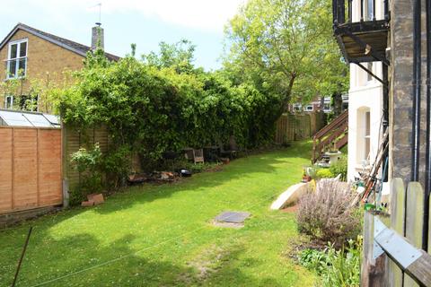 3 bedroom flat to rent, Manor Mount Forest Hill SE23