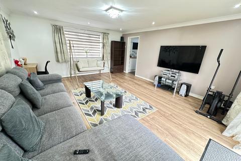 4 bedroom semi-detached bungalow to rent, Chapterhouse Road, Luton, Bedfordshire, LU4 0NN