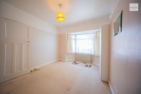 3 bedroom terraced house for sale, Harrow Drive, London N9