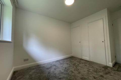 1 bedroom maisonette to rent, Sullivan Close, off Union Street,  Farnborough