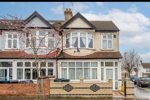 4 bedroom end of terrace house for sale, Bishops Park Road, London, SW16