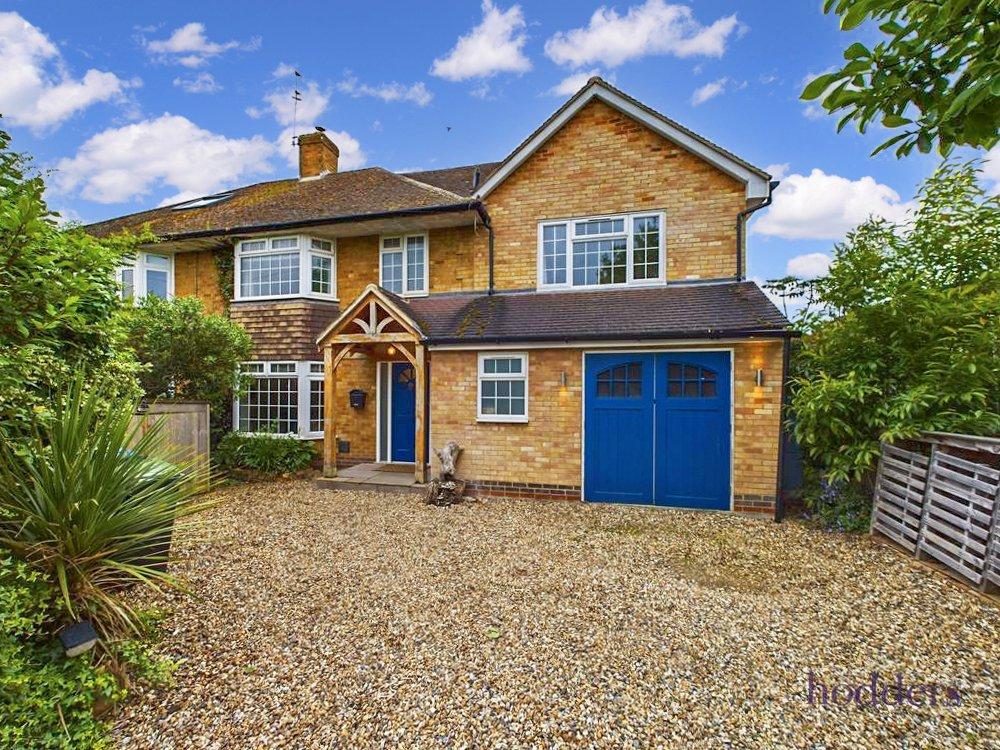 Paddocks Way, Chertsey, Surrey, KT16 4 bed semidetached house to rent