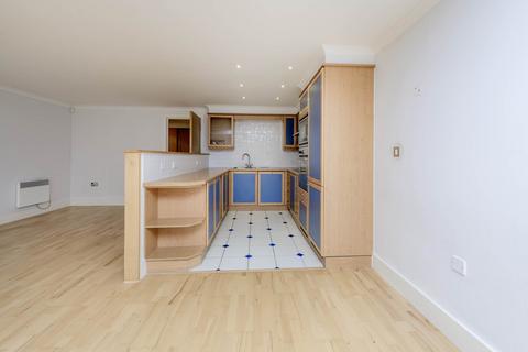 2 bedroom flat for sale, Chiswick High Road, London W4