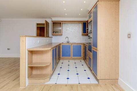 2 bedroom flat for sale, Chiswick High Road, London W4