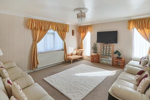 2 bedroom semi-detached house for sale, Waddington Avenue, Coulsdon