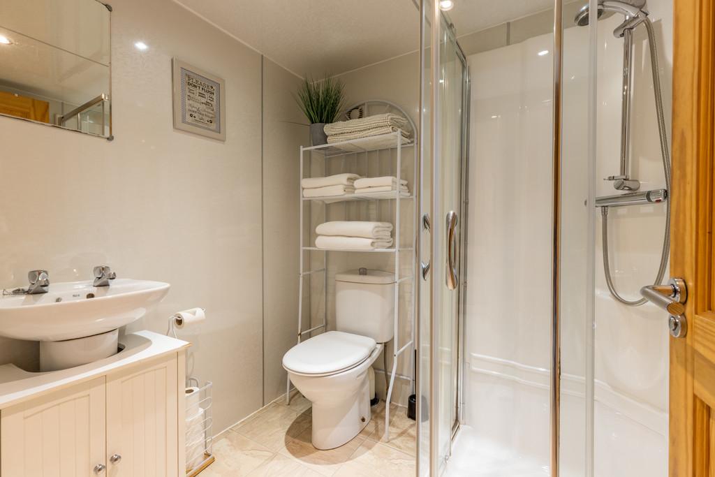 Log Cabin Shower Room