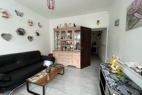 2 bedroom terraced house for sale, Tudor Road, Leicester
