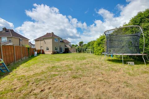 3 bedroom semi-detached house for sale, SHOLING! CHAIN FREE! THREE DOUBLE BEDROOMS! SUBSTANTIAL PLOT!