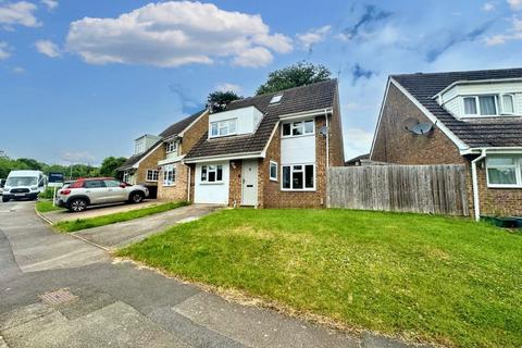 3 bedroom detached house for sale, Gloucester Close, Weedon, NN7 4PA