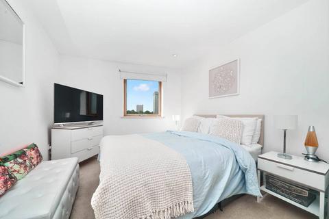 2 bedroom flat for sale, Crews Street, Canary Wharf, E14