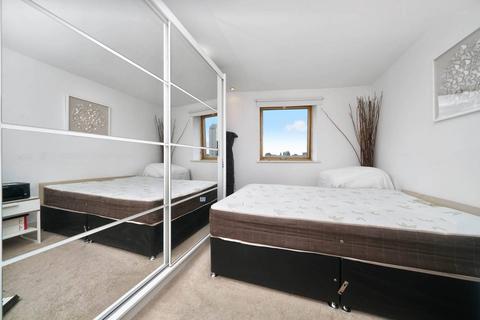 2 bedroom flat for sale, Crews Street, Canary Wharf, E14