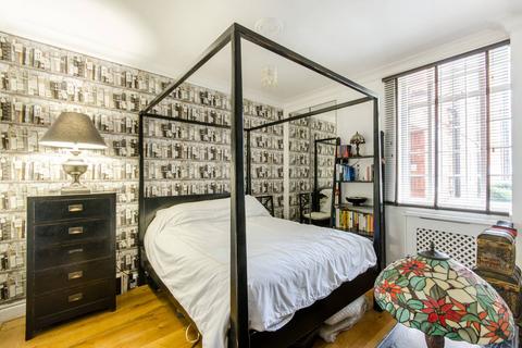 1 bedroom flat for sale, Watchfield Court, Chiswick, London, W4
