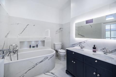 22 Romilly Road, London, N4 2QX