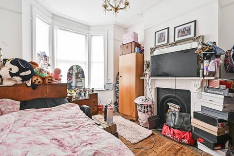 138 Durrington Road, London, E5 0HS