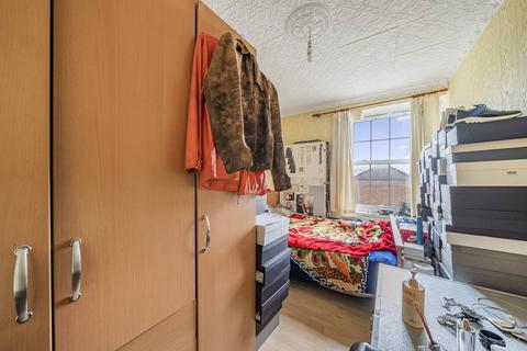 2 bedroom flat for sale, Milstead House, Hackney, London, E5