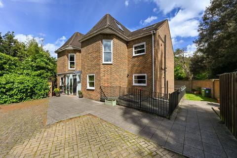 2 bedroom flat for sale, Latchmere Lodge, Richmond, TW10