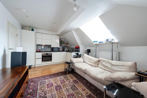 1 bedroom flat to rent, Victoria Road, Surbiton, KT6