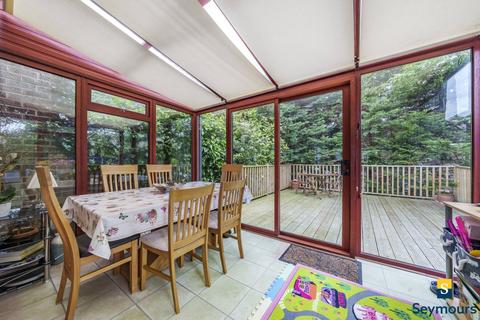 20 Findlay Drive, Guildford, GU3 3HT