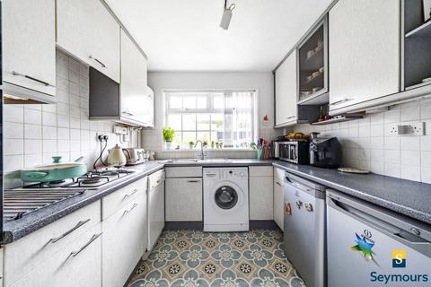20 Findlay Drive, Guildford, GU3 3HT