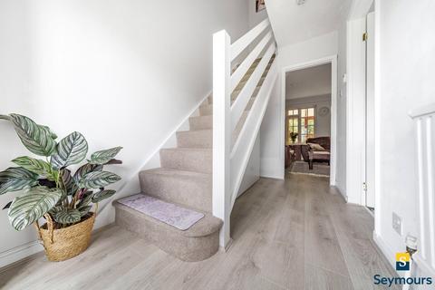 20 Findlay Drive, Guildford, GU3 3HT