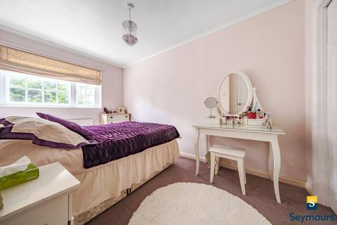 20 Findlay Drive, Guildford, GU3 3HT