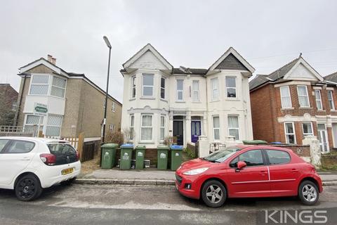 2 bedroom ground floor flat to rent, Cedar Road