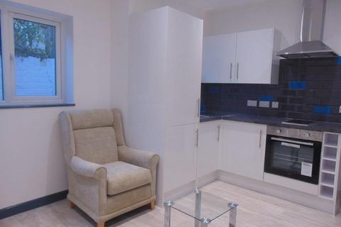1 bedroom flat to rent, Lawn Road