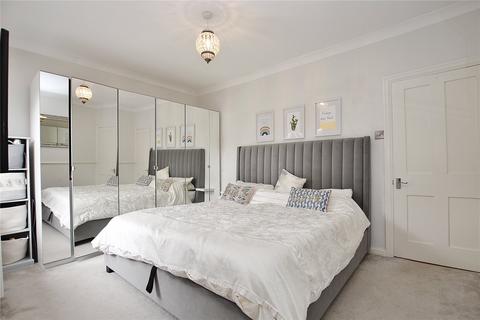 7 Connaught Road, Brookwood, Woking, GU24 0ES
