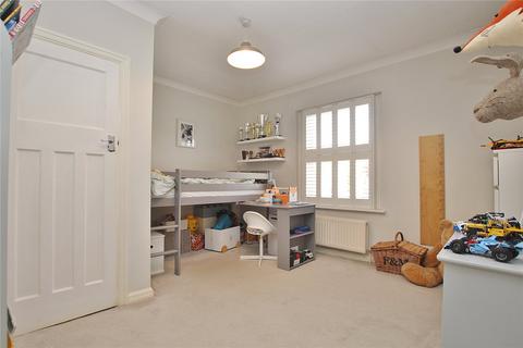 7 Connaught Road, Brookwood, Woking, GU24 0ES