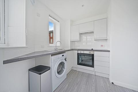 1 bedroom flat to rent, Quilting Court, Garter Way, London