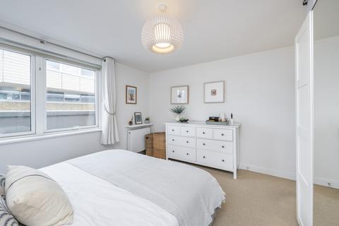 1 bedroom flat for sale, Chambers Street, London
