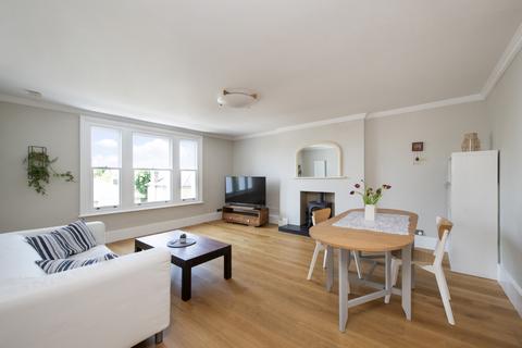 3 bedroom flat for sale, Hardwicke House, 1 Chislehurst Road, Richmond, Surrey