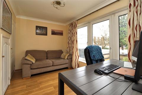 6 Fairview Close, Woking, GU22 7NT
