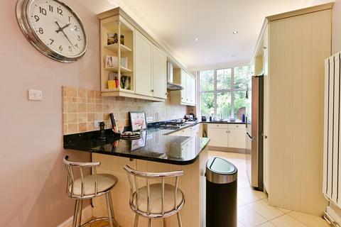 3 bedroom flat for sale, Leopold Road, Wimbledon Village, London, SW19