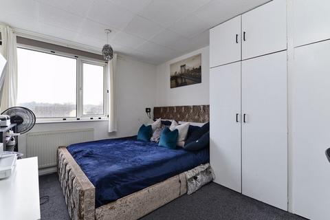 3 bedroom duplex to rent, Farncombe Street, Godalming GU7