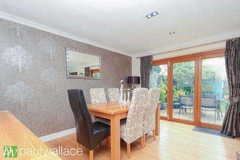 12 Elizabeth Close, Nazeing, Waltham Abbey, EN9 2HF