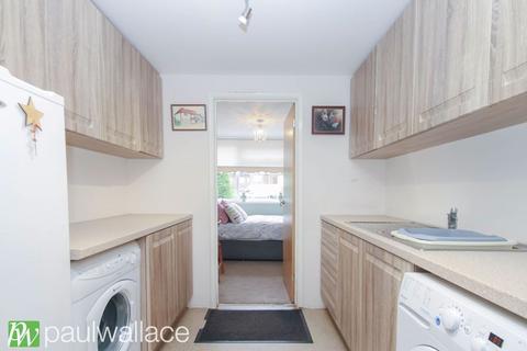 12 Elizabeth Close, Nazeing, Waltham Abbey, EN9 2HF