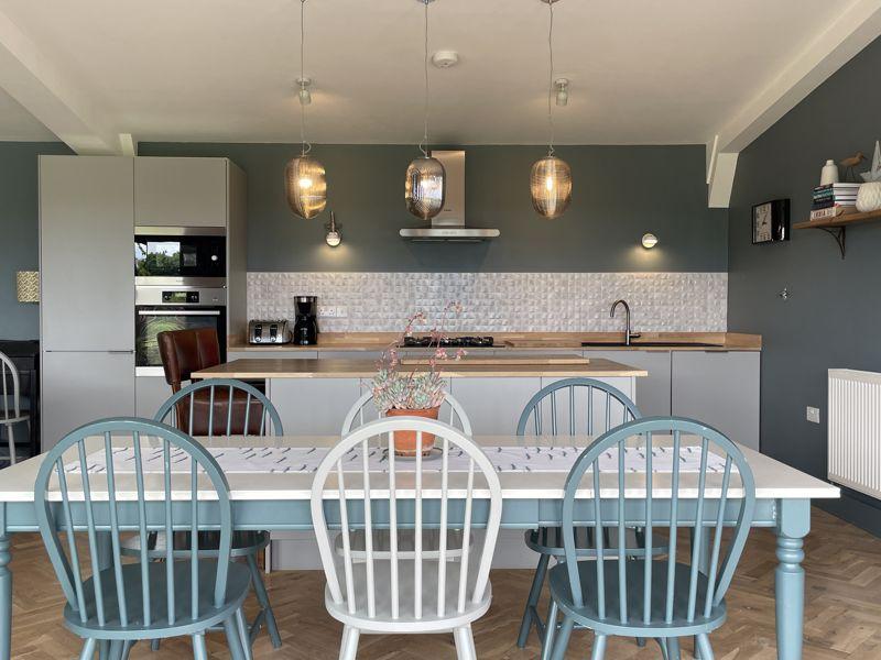 Kitchen / Dining...