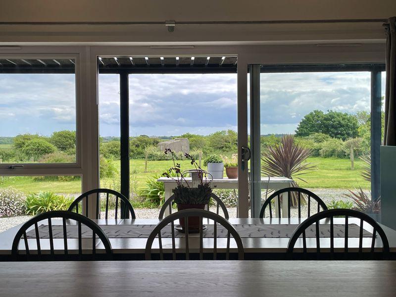 Kitchen / Dining...