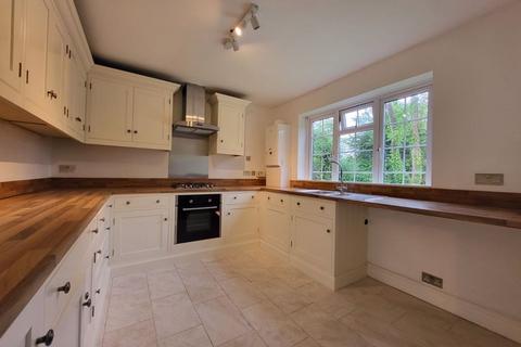 3 bedroom bungalow to rent, Main Road, Chichester