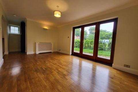 3 bedroom bungalow to rent, Main Road, Chichester