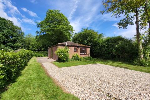 3 bedroom bungalow to rent, Main Road, Chichester