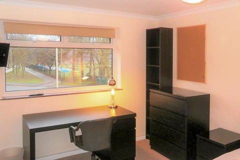 3 bedroom terraced house to rent, Knight Avenue, Canterbury CT2